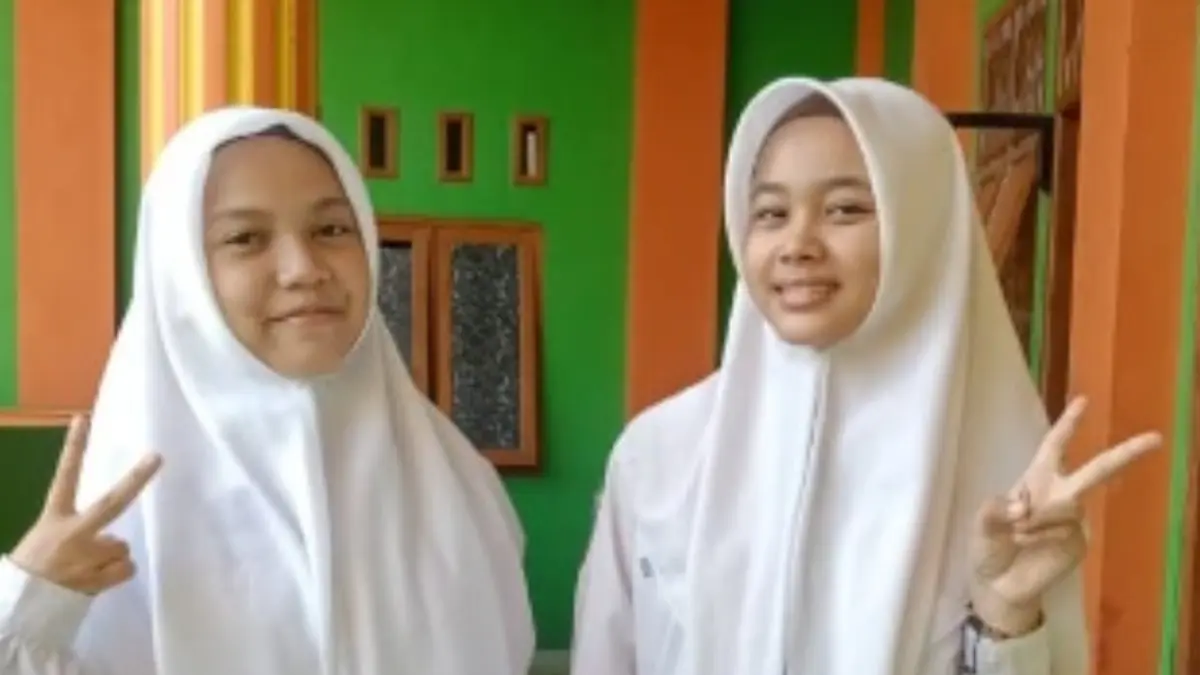 Mey Liana Putri dan Lydia Evelyna