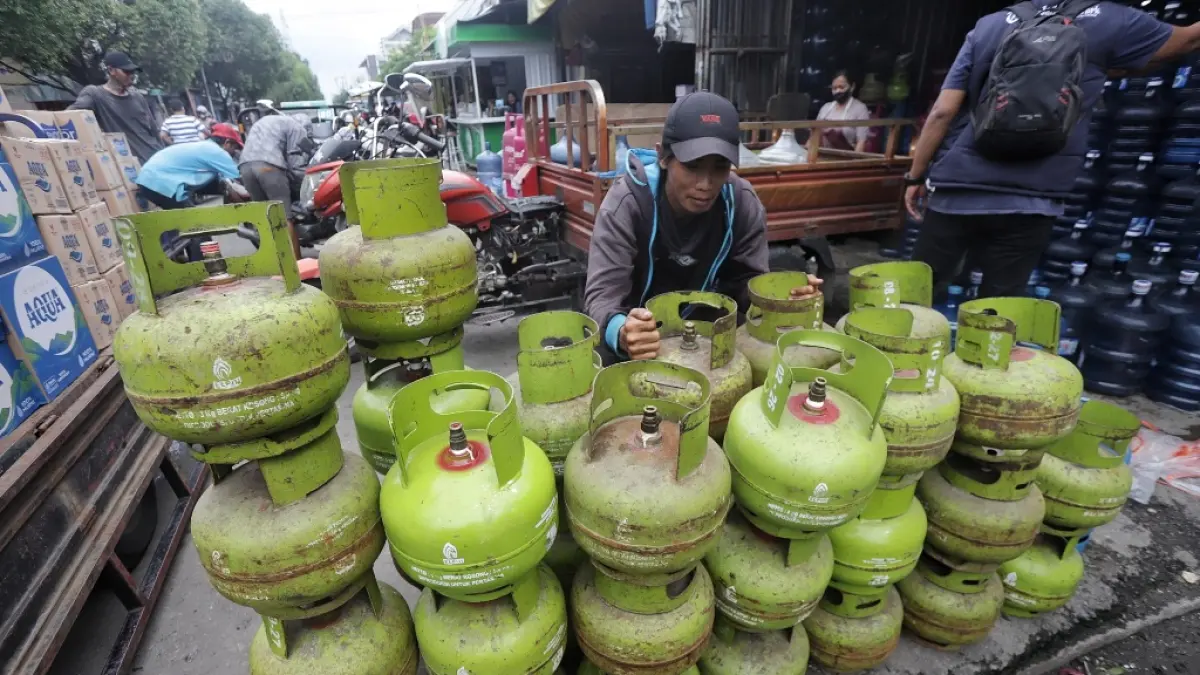 PENGAWASAN: Jajaran polsek dan Polres Mojokerto Kota turut mengawasi ketersedian elpiji di tengah masyarakat. (Foto // vad)