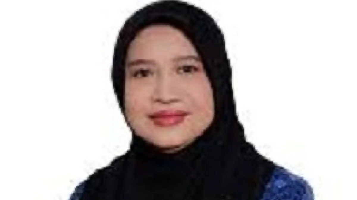 Hj. Nurul Wakhidah, Kepala SMAN 1 Gedeg.

