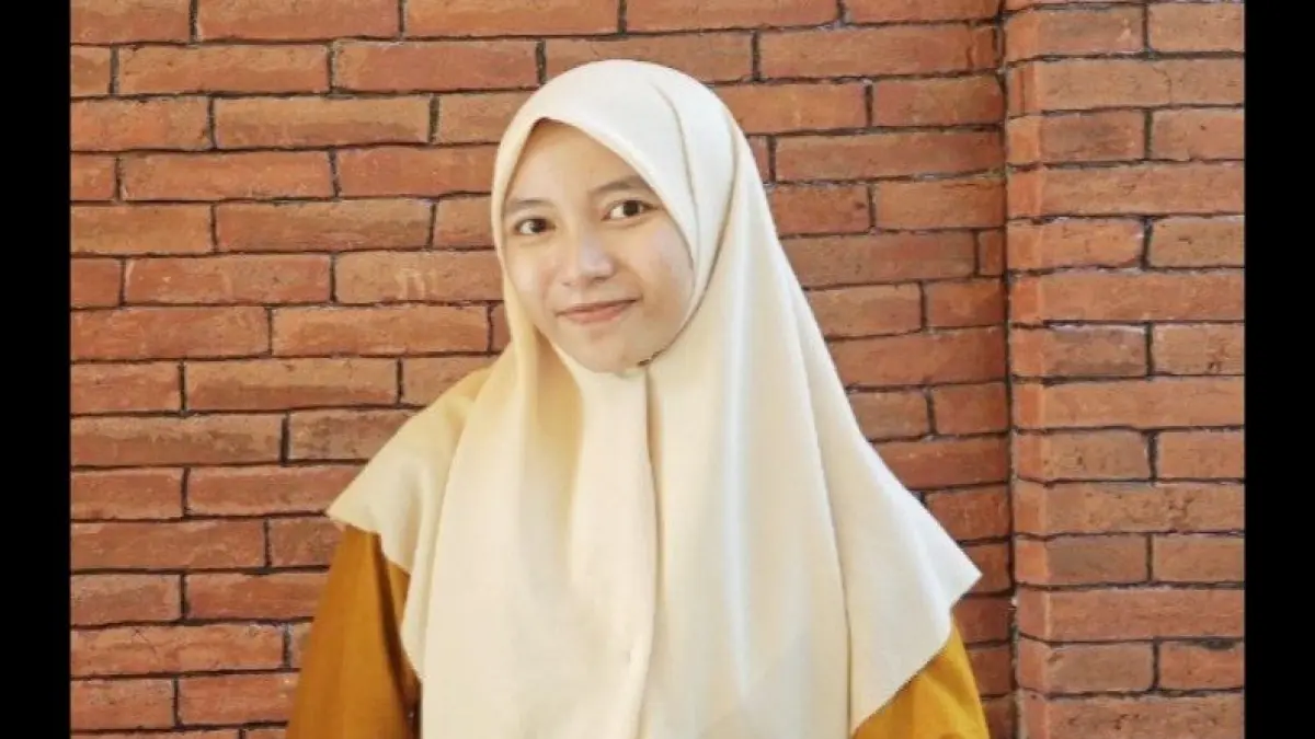 Izzatul Milla Rifa’i, S. Pd, Guru Madrasah Tsanawiyah 2 Nurul Islam Mojokerto.
