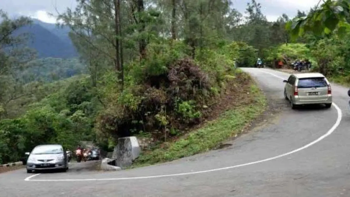 Tips aman berkendara di jalan pacet-cangar