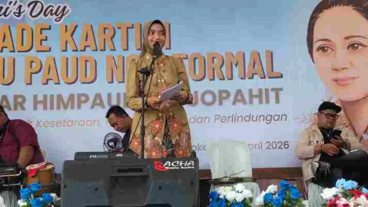 Istri Wabup Mojokerto dr Amelia Rizal Octavian memberi 
sambutan di acara tersebut. 