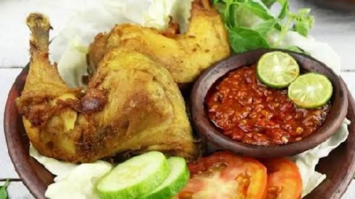 Lalapan Ayam dan Lele Kaki Lima.