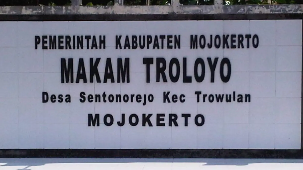 Makam Troloyo, warisan Mojokerto yang hidup.