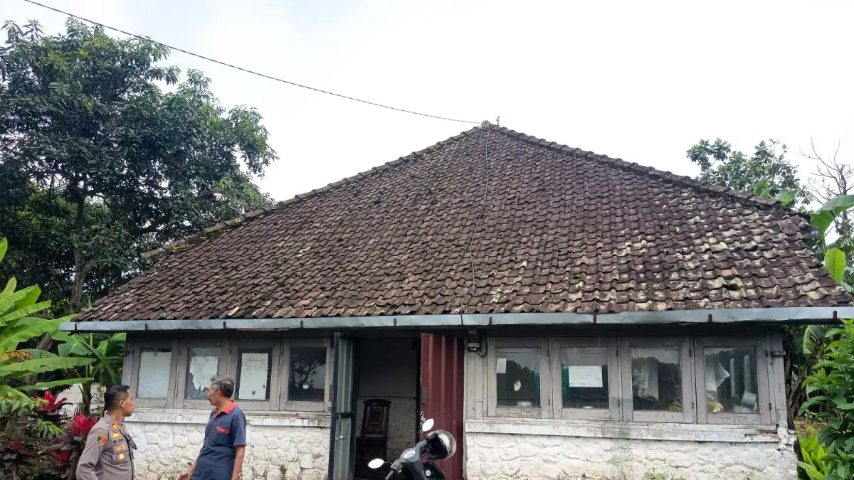 SIMPAN SEJARAH:&nbsp;Bekas gedung peninggalan zaman Belanda yang di dalamnya terdapat ruang tahanan di Desa Sajen, Kecamatan Pacet, Kabupaten Mojokerto. (Rizal JPRM)