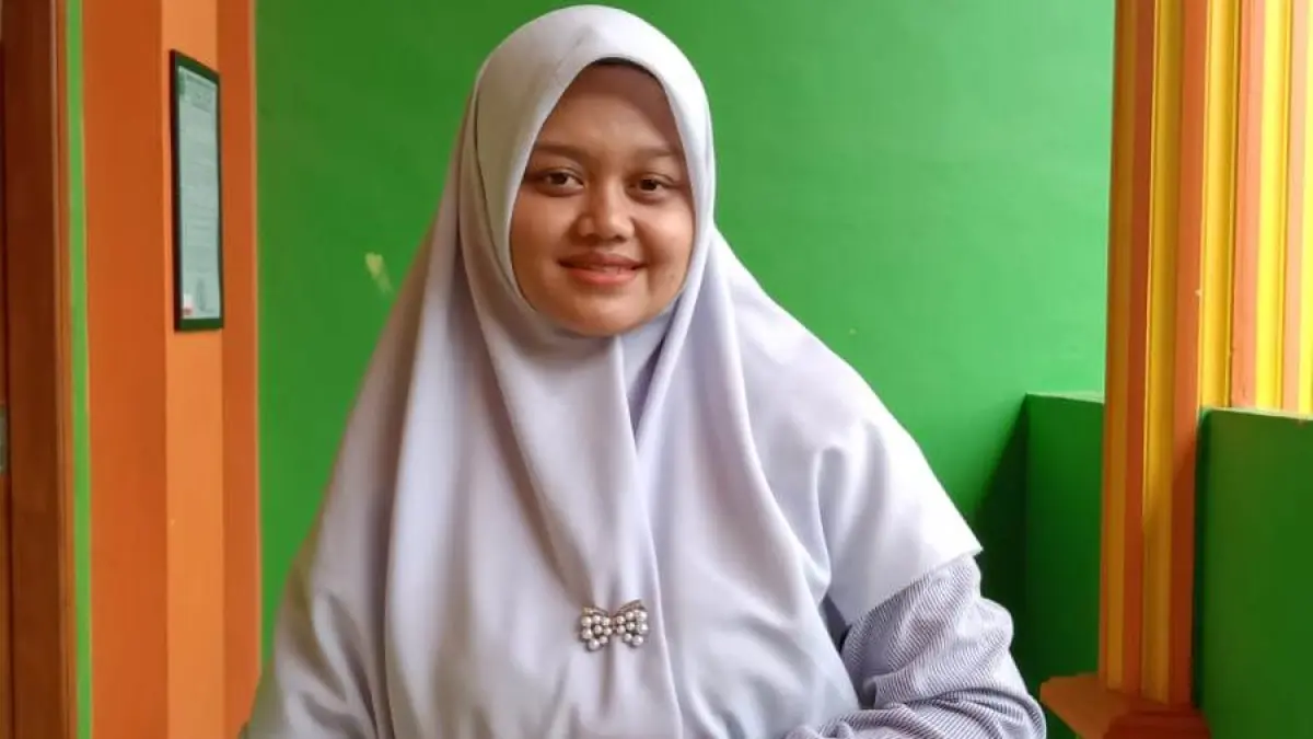 Inayatu Khoirul Magfiroh, M. Pd, Guru Expert Social Class Madrasah Tsanawiyah 2 Nurul Islam Mojokerto.