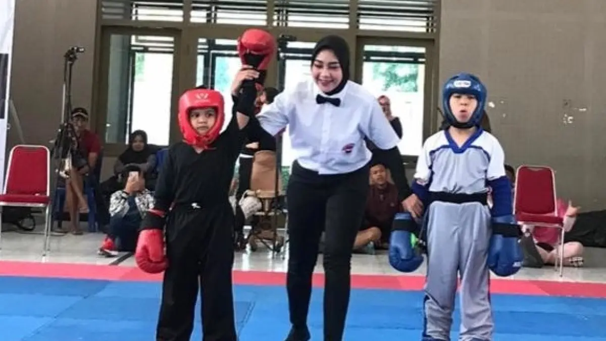 MENTAL DAN FISIK: Kickboxing telah banyak menjadi jalan prestasi anak-anak di bidang olahraga. (Adi JPRM)
