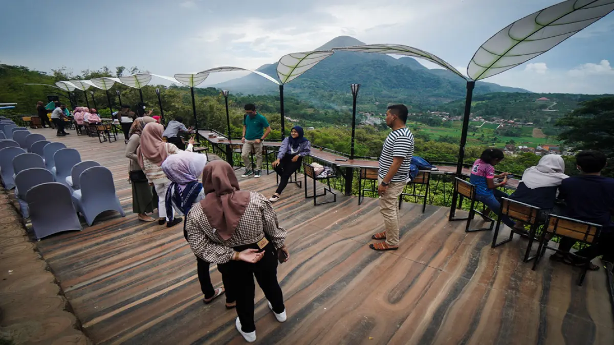 Nongkrong + Kuliner Jadi Satu di Trawas: Jungle Cafe yang Lagi Hits