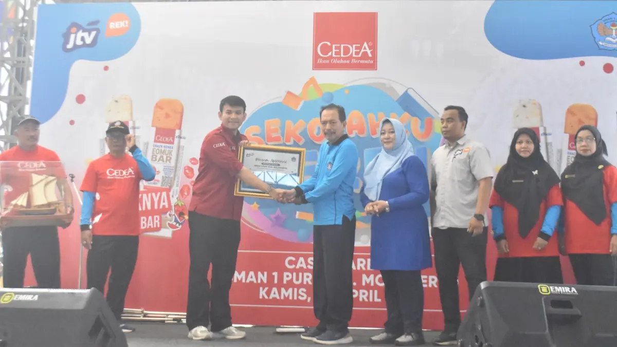 SEMARAK: Kepala Cabdindik Wilayah Kabupaten dan Kota Mojokerto Pinky Hidayati hadir di tengah pelaksanaan program Sekolahku Keren, Kamis (23/4). (Oce JPRM)