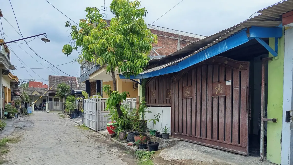 ASET&nbsp;DIJUAL: Kejari Kota Mojokerto menyita rumah milik Iwan Sulistiono, terpidana korupsi penyimpangan kredit modal kerja di Bank Jatim, Maret 2022 lalu. (Farisma JPRM)
