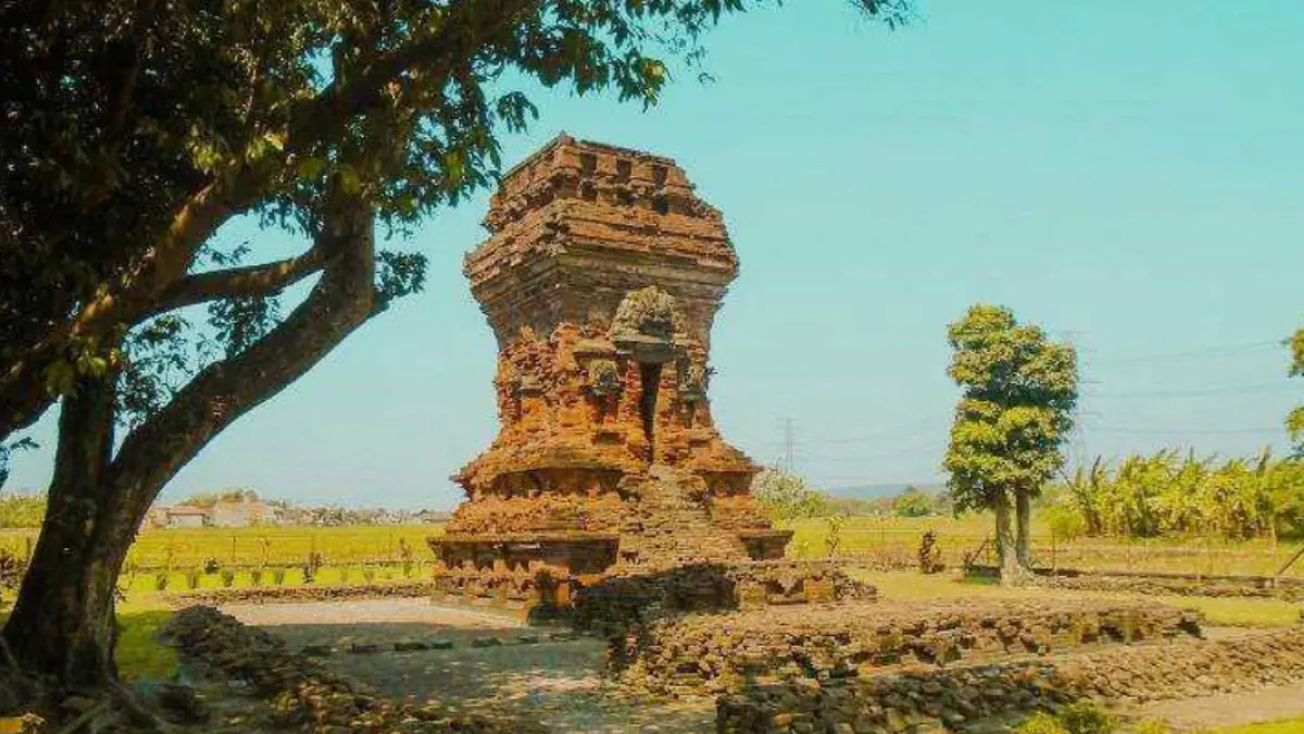 Candi Bangkal, Warisan bersejarah yang terlupakan, menanti perhatian dan pelestarian.