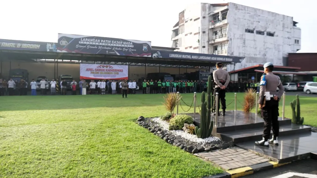 PENCEGAHAN: Apel besar sabuk kamtibmas digelar di Lapangan Patih Gajah Mada Polres Mojokerto Kota, Kamis (30/4). (Martda JPRM)