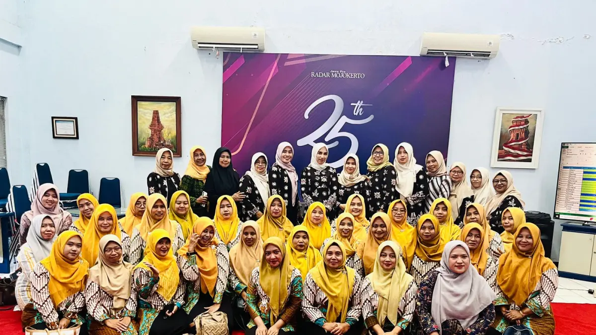 SIAP SELEKSI: Pengurus HP3 Kabupaten Mojokerto usai menggelar rakor bersama panitia Jawa Pos Radar Mojokerto terkait kesiapan teknis lomba, Selasa (5/5).&nbsp;(Oce JPRM)