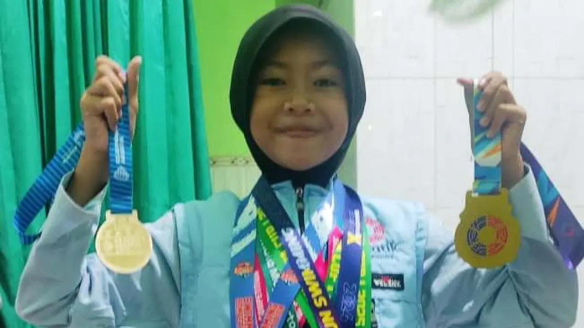 Aqilah Bilqis Dzakirah sukses mengharumkan nama Jawa Timur dalam ajang Kejuaraan Nasional Renang Artistik 2026 yang digelar di Stadion Akuatik GBK pada 28 April hingga 1, 5, dan 7 Mei 2026.