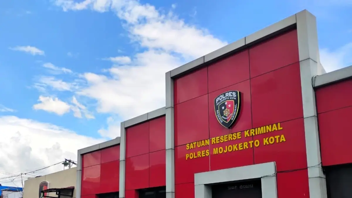LANGKAH HUKUM: EWK melaporkan balik member arisan yang ia kelola ke Satreskrim Polres Mojokerto Kota atas tuduhan pemalsuan dokumen serta pengaduan palsu.&nbsp; (Martda JPRM)