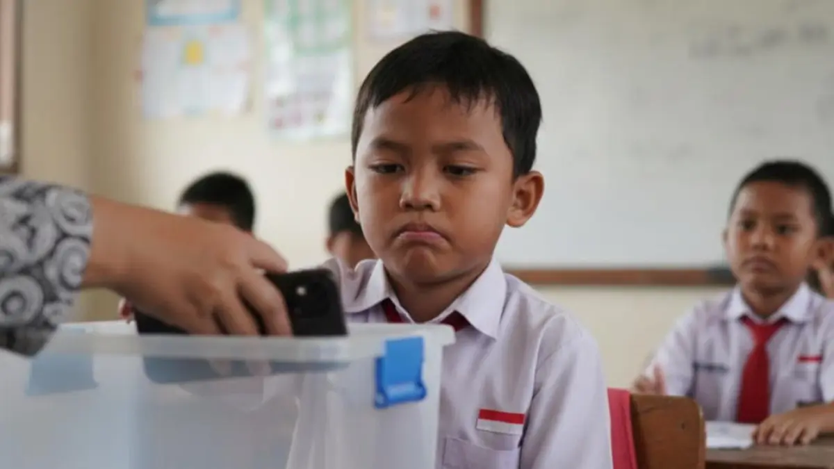 Aturan baru di sekolah: HP hanya boleh dipakai untuk belajar!