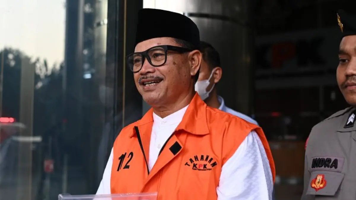 Tersangka kasus dugaan korupsi berupa pemerasan dengan modus fee proyek dan dana CSR serta gratifikasi di lingkungan Pemerintah Kota Madiun, Maidi berjalan menuju mobil tahanan usai menjalani pemeriksaan di Gedung Merah Putih KPK, Jakarta, Kamis (7/5/2026). Wali Kota Madiun nonaktif tersebut menjalani pemeriksaan lanjutan dalam kasus dugaan pemerasan dengan modus fee proyek dan dana CSR, serta dugaan gratifikasi oleh Maidi selama periode 2019-2022 dari sejumlah pihak dengan nilai mencapai Rp1,1 miliar. ANTARA FOTO/Indrianto Eko Suwarso/nym.