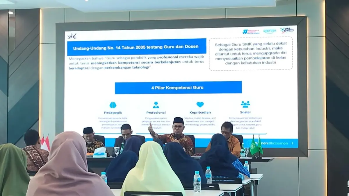 DISKUSI BERSAMA: Staf Ahli Mendikdasmen RI Dr Mariman Darto, SE, M.Si, memaparkan materi utama dalam kegiatan bertema Membangun Pendidikan Berdampak di Cordoba Ballroom, Mutia Exhibition Center.