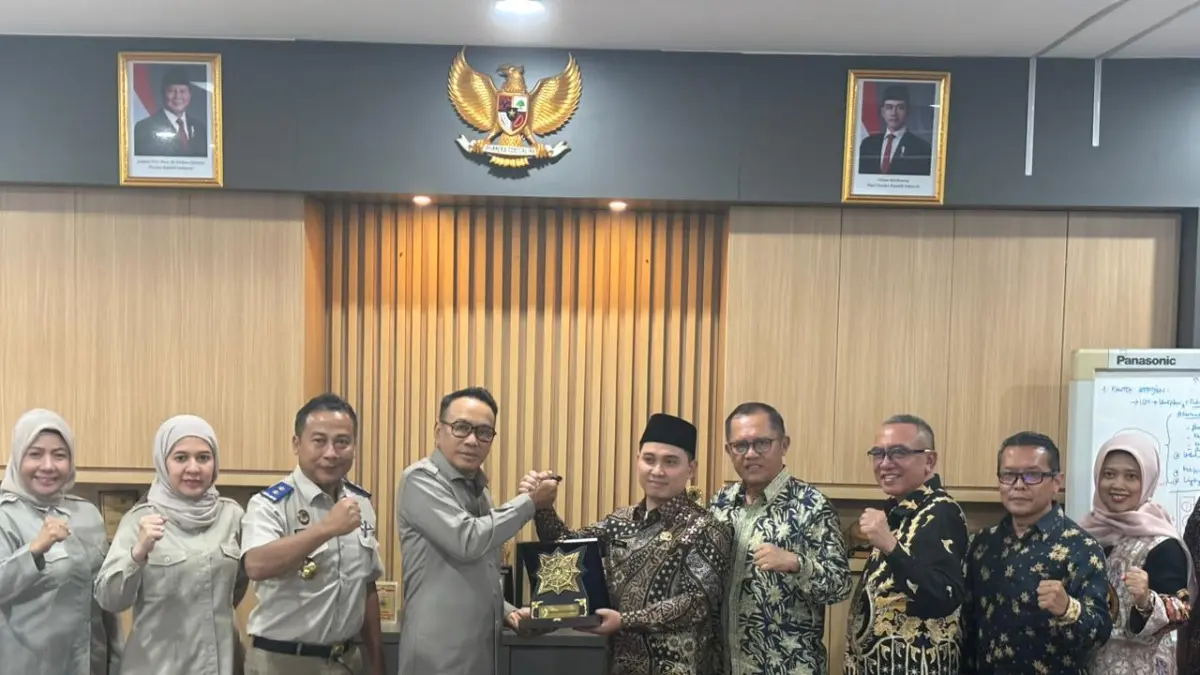 BERPROSES: Bupati Muhammad Albarraa didampingi Sekdakab Teguh Gunarko dan tim saat melakukan konsolidasi atas revisi Raperda RTRW di ATR/BPN RI, Senin (4/5) lalu. 
