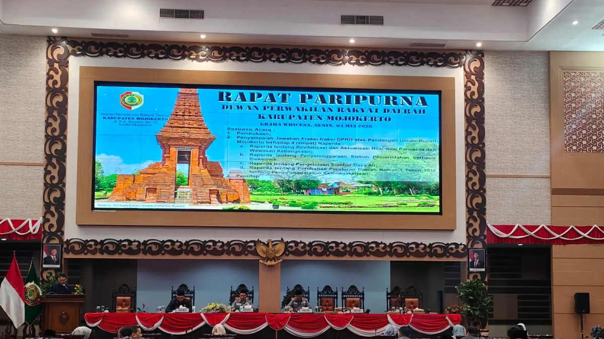FUNGSI LEGISLASI: DPRD Kabupaten Mojokerto menggelar rapat paripurna beberapa waktu lalu. Salah satunya terkait urgensi Raperda Revitalisasi dan Aktualisasi Nilai-Nilai Pancasila dan Wawasan Kebangsaan. (Dori JPRM)