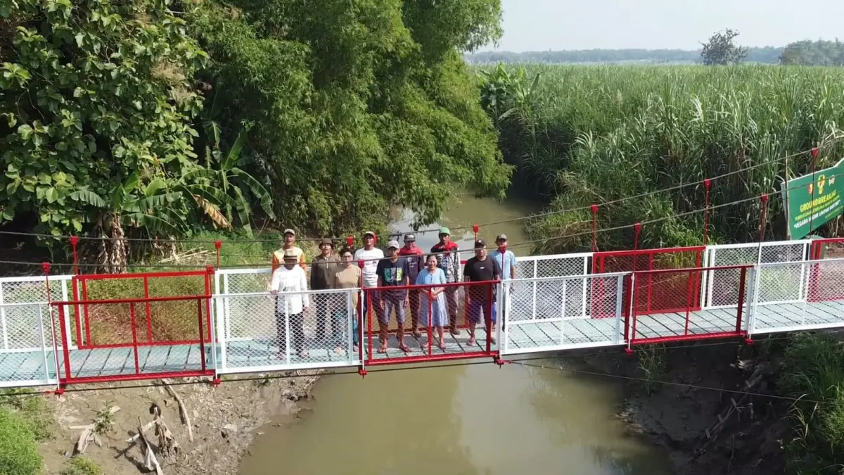TERSAMBUNG: Jembatan Perintis Garuda baru tuntas dibangun TNI di Desa Mojosarirejo, Kecamatan Kemlagi, Kabupaten Mojokerto. (dok Pemdes Mojosarirejo for JPRM)