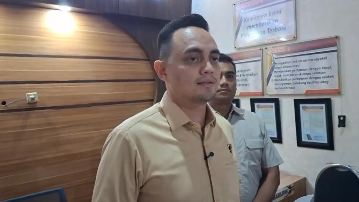 BEBER KETERANGAN:&nbsp;Kasatreskrim Polres Mojokerto AKP Aldhino Prima Wirdhan memberikan keterangan terkait penanganan kasus penganiayaan dan pembunuhan di Desa Sumbergirang, Kecamatan Puri. (Rizal JPRM)