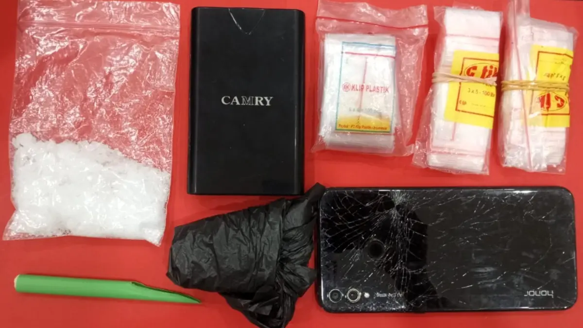 GAGAL EDAR: Paket sabu-sabu seberat 31,5 gram dari tangan tersangka HAP kini diamankan Satresnarkoba Polres Mojokerto Kota sebagai barang bukti tindak pidana narkotika.&nbsp;(Martda JPRM)