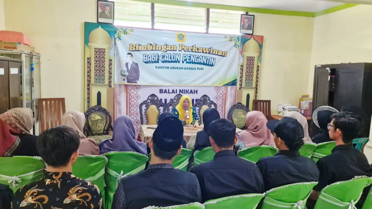 SIAP&nbsp;NIKAH: Para calon pengantin di Kabupaten Mojokerto mengikuti bimbingan perkawinan dari penyuluh agama di kantor KUA beberapa waktu lalu. (Farisma JPRM)