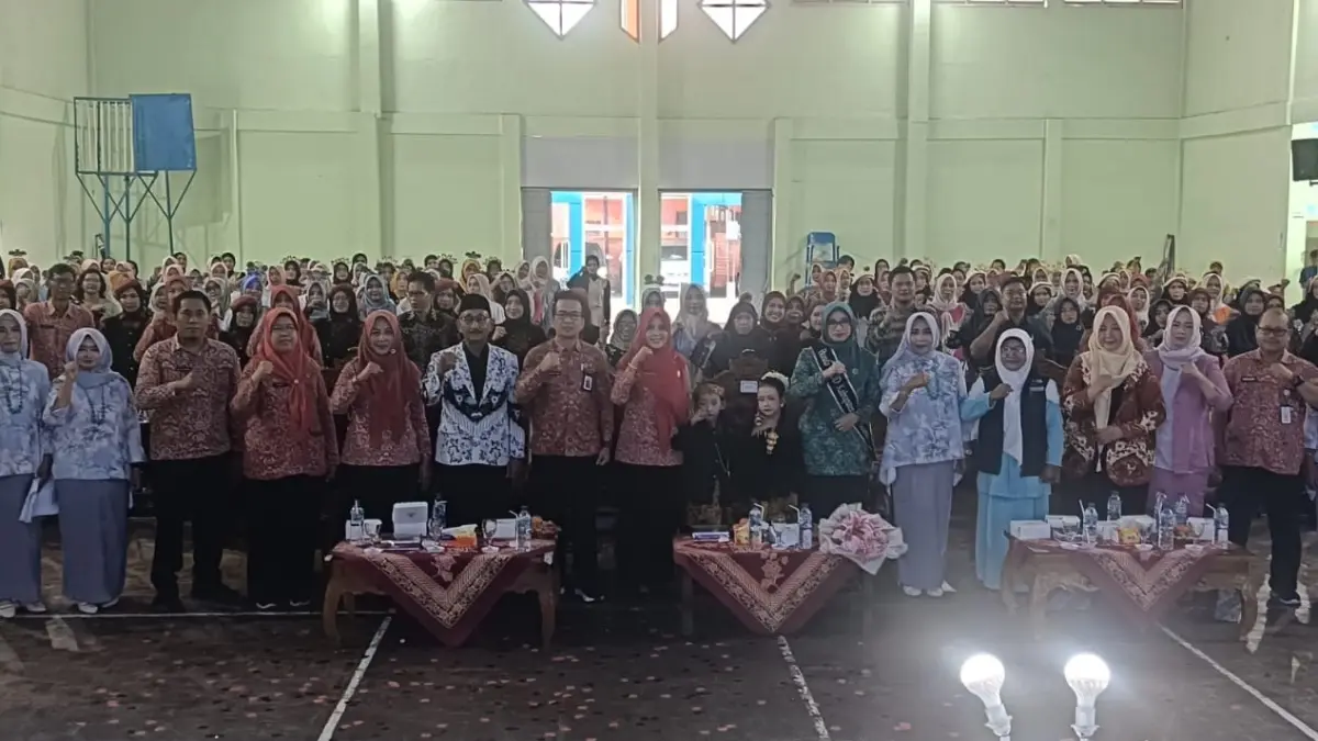 SINERGI: IGTKI-PGRI Kabupaten Mojokerto menggelar puncak peringatan HUT ke-76 di GOR Surya Kencana, Dinas Pendidikan Kabupaten Mojokerto, kemarin (21/5).