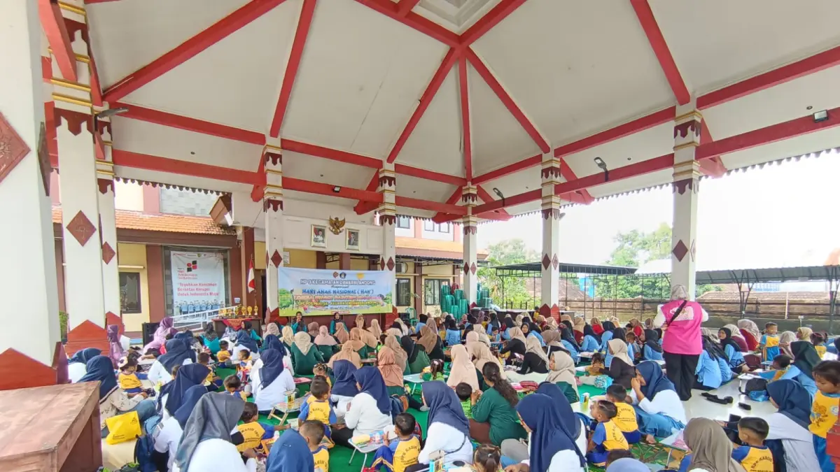 GALI POTENSI: Pelaksanaan lomba finger painting yang diikuti siswa jenjang SPS Pos PAUD di Kecamatan Dawarblandong, Jumat (22/5).