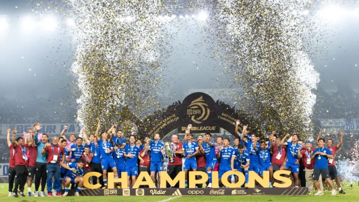 Persib Bandung kembali ukir sejarah! Hattrick juara tiga musim berturut-turut.
