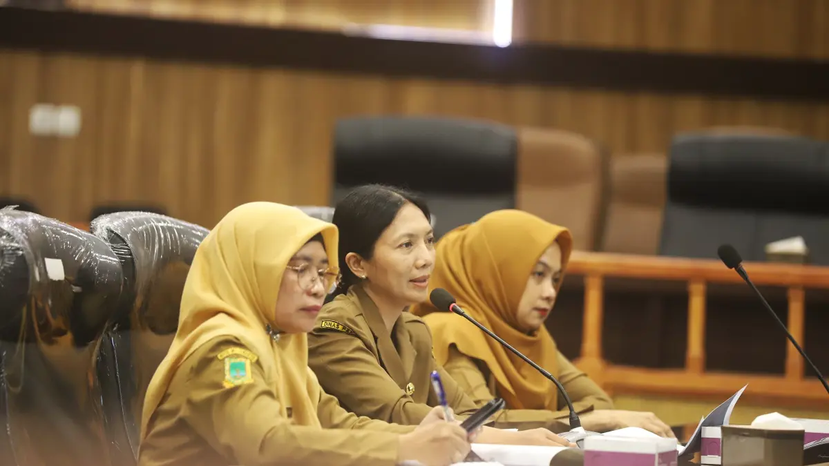 AUDIENSI:&nbsp;Rapat dengar pendapat Komisi III DPRD Kota Mojokerto dengan Dikbud Kota Mojokerto mengenai SPMB, kemarin (25/5). (Sofan JPRM)