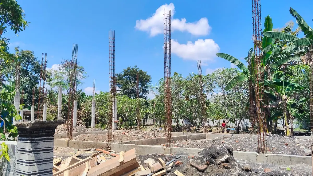 SEPARUH JALAN: Gedung MI Guppi, Kelurahan Kedundung, Kecamatan Magersari yang tersentuh revitalisasi melalui program PHTC dari Kementerian PUPR, beberapa waktu lalu. (dok JPRM)