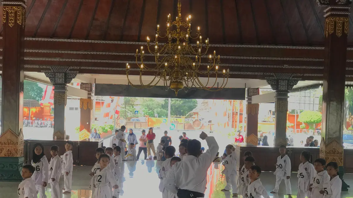 .SEJARAH BARU: Kegiatan ujian kenaikan tingkat sabuk gabungan Inkanas Mojokerto Raya di Pendapa Graha Majatama Pemkab Mojokerto, kemarin (24/5).