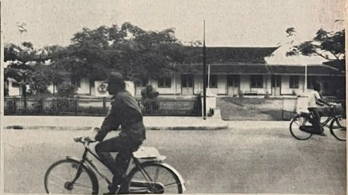 TIMBA ILMU: Sekolah ELS Mojokerto yang menjadi tempat Bung Karno menempuh pendidikan saat tinggal di Kota Mojokerto yang kini menjadi SMPN 2 Mojokerto. (koleksi Moch. Faisol for JPRM)