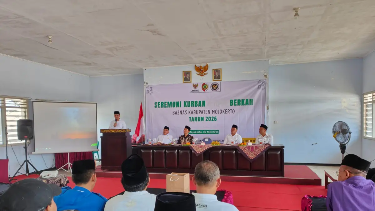 BERI ARAHAN: Bupati Mojokerto Muhammad Albarraa, memberi arahan dalam giat Kurban Berkah BAZNAS, di Dekopinda, Kabupaten Mojokerto, Sabtu (30/5).