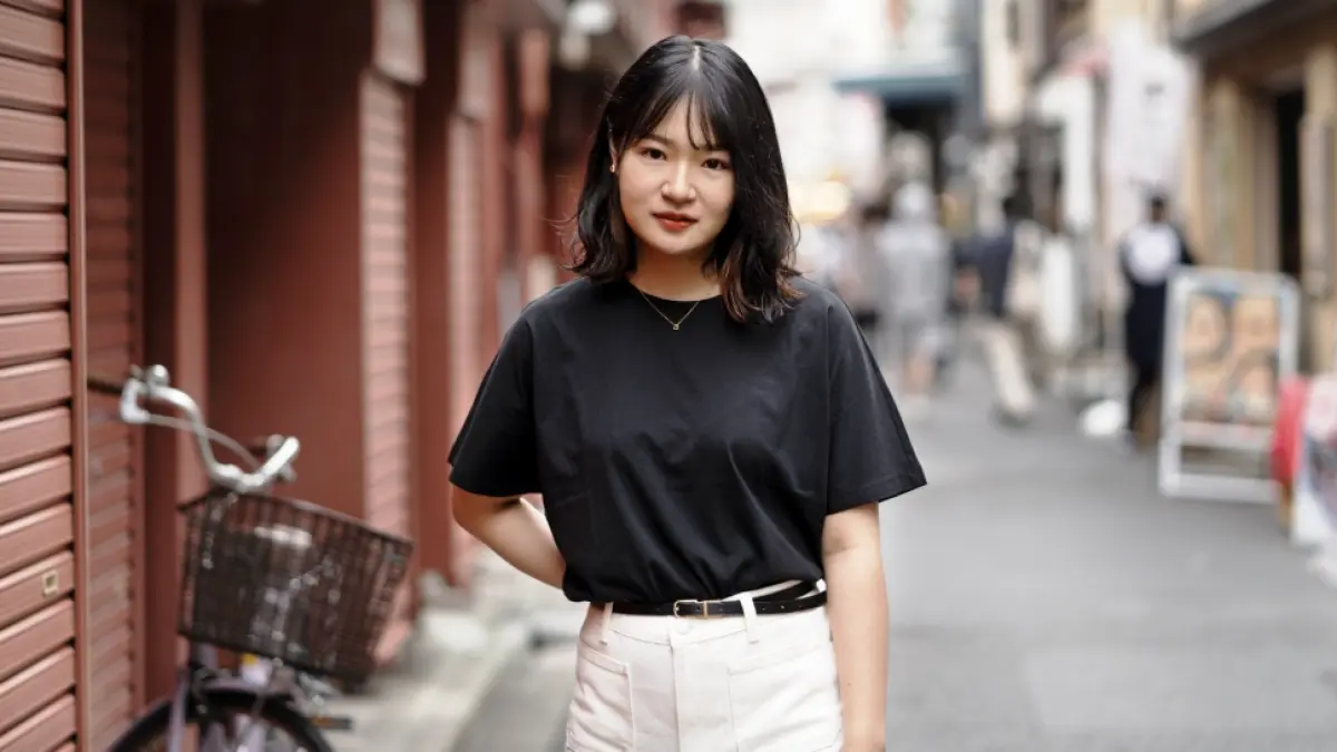 Seorang model memperagakan pakaian oversized. (Freepik-dok Indonesian Fashion Chamber)