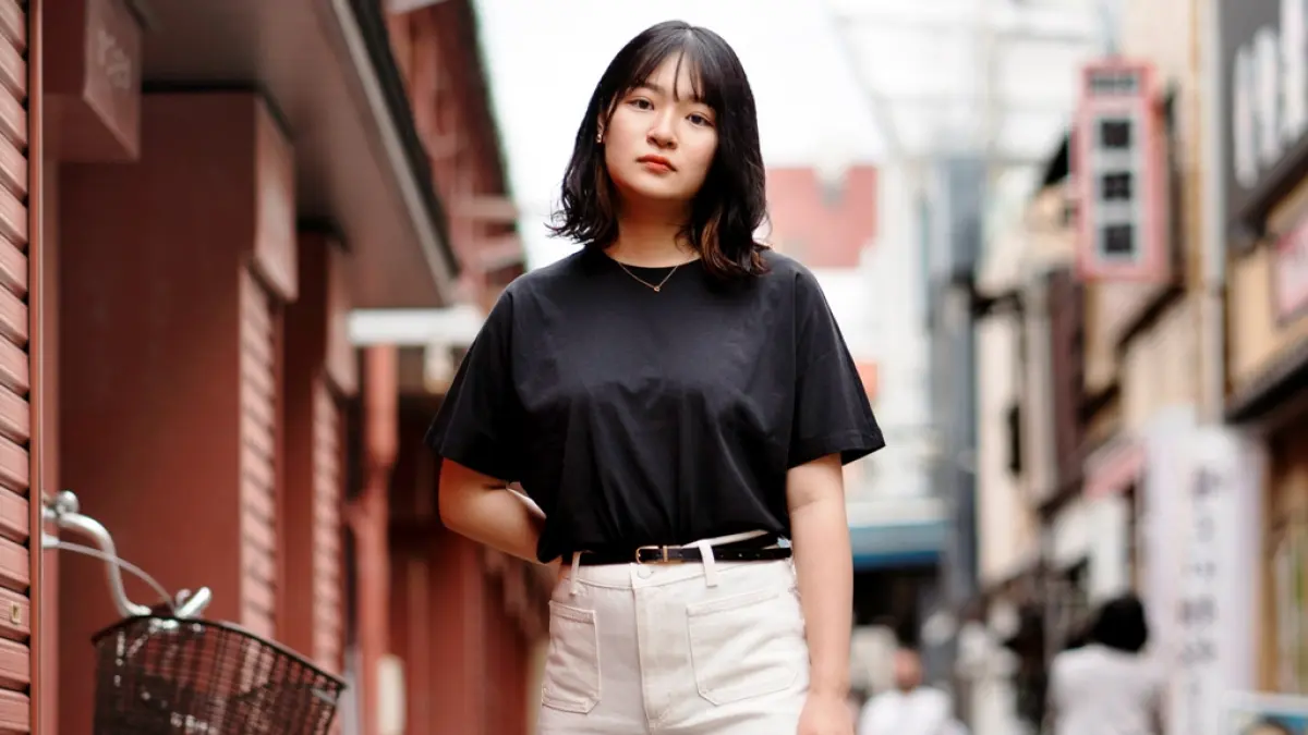 Seorang model memperagakan pakaian oversized. (Freepik-dok Indonesian Fashion Chamber)