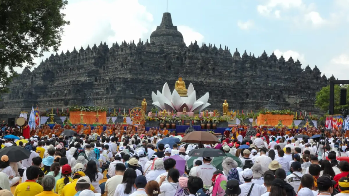 Tema Waisak 2026 mengajak umat menjaga harmoni dunia melalui Dharma.