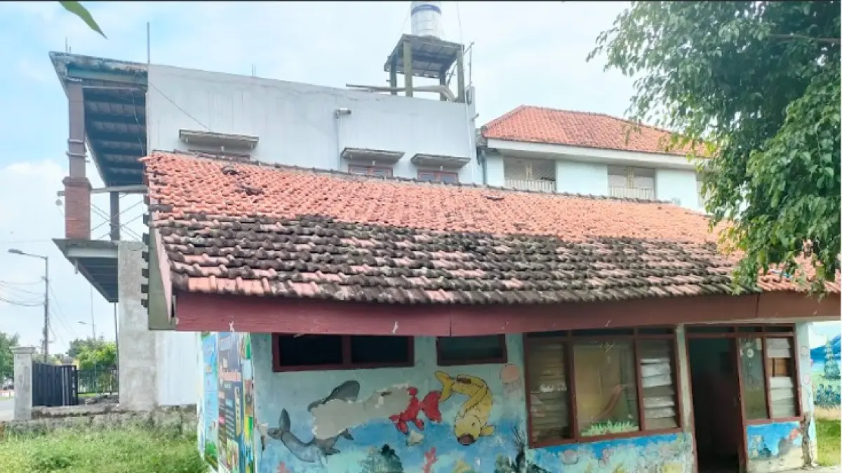 DISENTUH REHABILITASI: Bangunan gedung salah satu TK negeri yang mendapat plotting anggaran perbaikan dari APBD 2026. Rencananya perbaikan bangunan tersebut segera dikerjakan mulai bulan ini.&nbsp; (Indah JPRM)