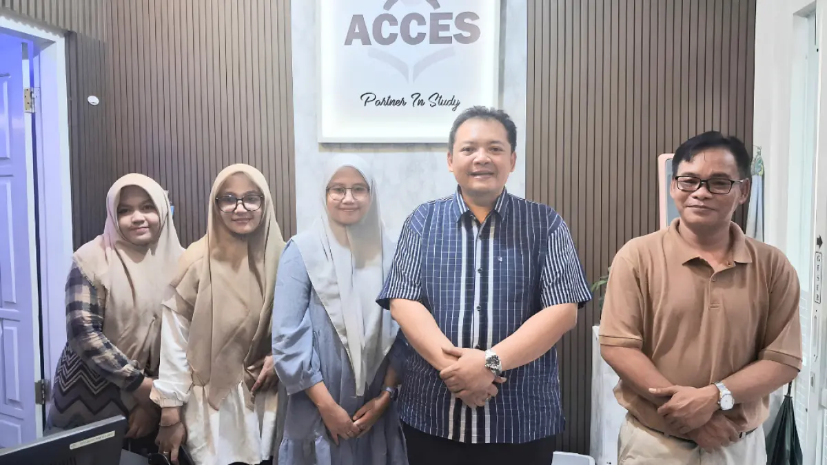 DIAPRESIASI: Bimbel Acces menerima kunjungan dari Wakil Wali Kota Mojokerto Rachman Sidharta Arisandi, Selasa (2/6).