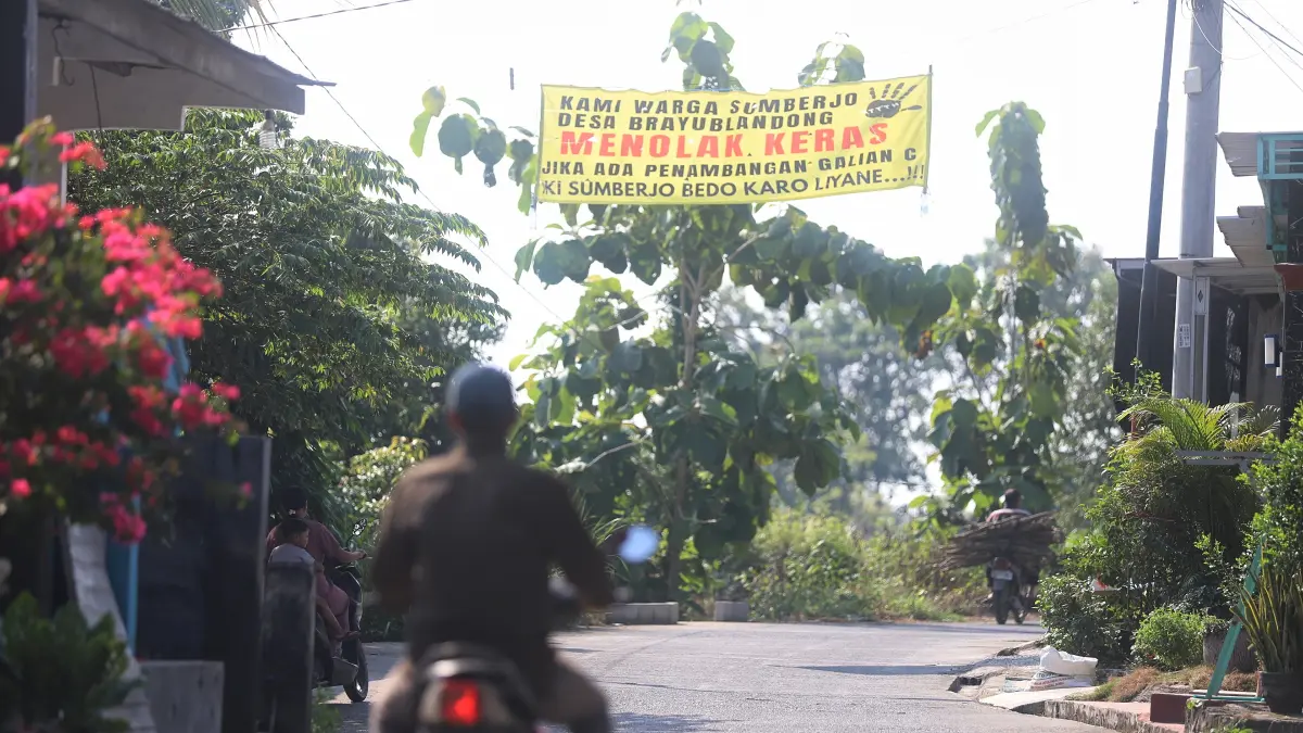 TOLAK KERAS:&nbsp;Rencana pembukaan aktivitas pertambangan galian C di Desa Brayublandong, Kecamatan Dawarblandong mendapat penolakan keras dari warga setempat. (Sofan JPRM)
