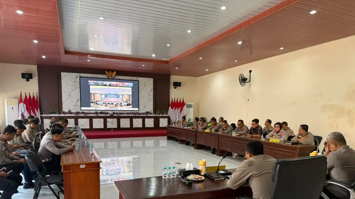 PAPARAN: Jajaran PJU dan personel Polres Mojokerto Kota mengikuti paparan Latihan Pra Operasi Patuh Semeru 2026 di Aula Hayam Wuruk, Jumat (5/6).&nbsp; (Martda JPRM)