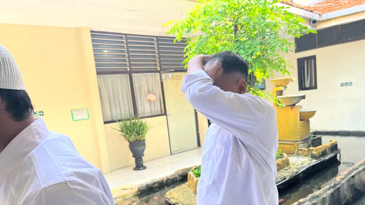 RESIDIVIS: Marta Marianto, terdakwa kasus tindak pidana pencucian uang hasil narkoba usai menjalani sidang tuntutan di Pengadilan Negeri Mojokerto, Mei lalu. (Farisma JPRM)