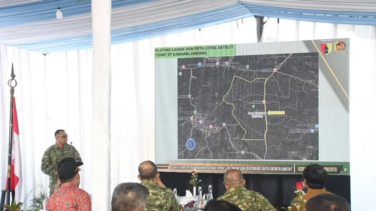 BAKAL KOMPLEKS MILITER: Kegiatan peninjauan lokasi pembangunan Yonif TP di Dusun Manyarsari, Desa Gunungsari, Kecamatan Dawarblandong, Kabupaten Mojokerto, Kamis (4/6). (dok Kodim 0815 Mojokerto for JPRM)