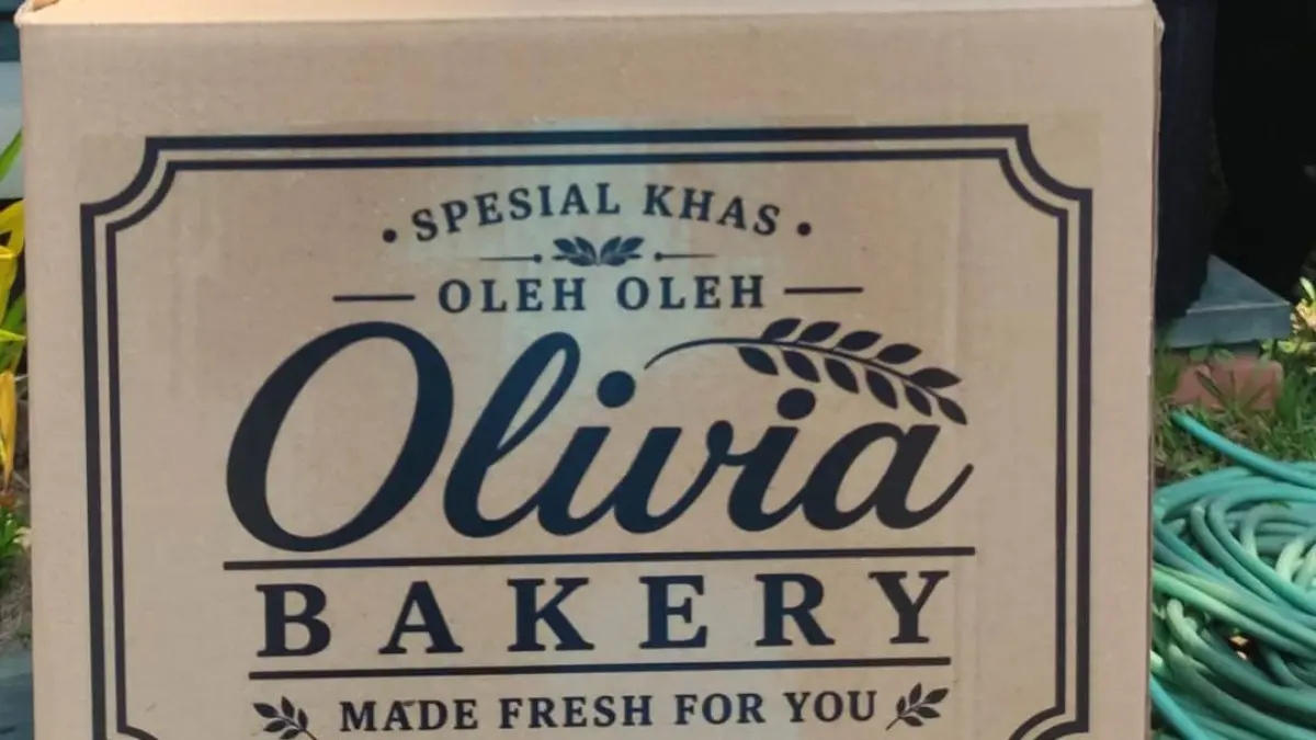 Kotak oleh-oleh khas Mojokerto by Olivia Bakery. (Arief JPRM)
