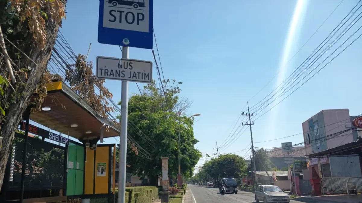 Armada bus Trans Jatim koridor VI saat memasuki area Terminal Mojosari di Jalan Brawijaya, Kecamatan Pungging, kemarin (7/6).