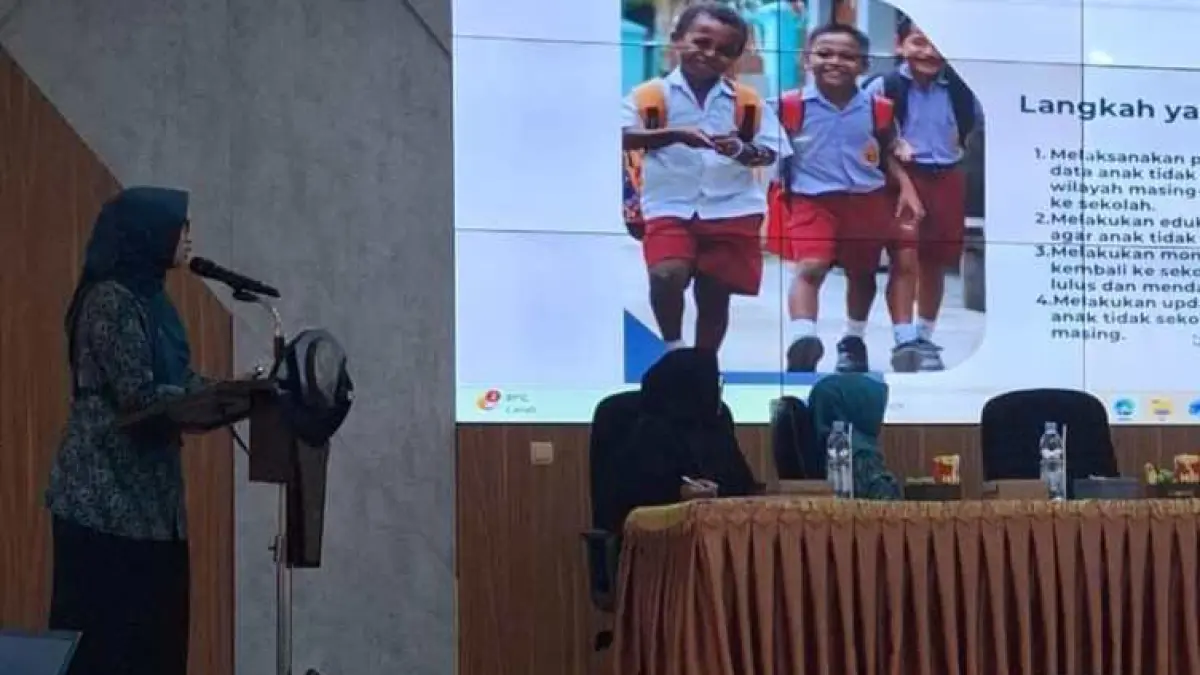 KOLABORASI: Ketua Tim TP PKK Kabupaten Mojokerto, Shofiya Hanak Albarra, didampingi Kadispendik Amsar Azhari Siregar menyatakan komitmennya dalam percepatan penanganan menuju Zero ATS 2026.