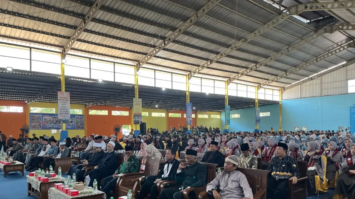 TRADISI:&nbsp;Ratusan santri, wali santri, dan tamu undangan memadati aula PPIC eLKISI Mojokerto dalam acara Khotbatul Wada’ 2026, Minggu (7/6).