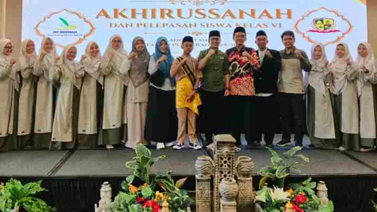  ANGKATAN PERTAMA: SD Islam Permata Mojosari sukses menggelar prosesi Akhirusanah Angkatan I Tahun Ajaran 2025/2026 pada Sabtu (6/6) di Hotel Aston Mojokerto.  (Basuni JPRM) 